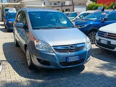 Usata Opel Zafira 125 CV (91 kW) 2010 Argento Monovolume