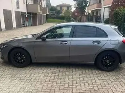 Usata Mercedes A180 136 CV (100 kW) 2020 Grigio Berlina