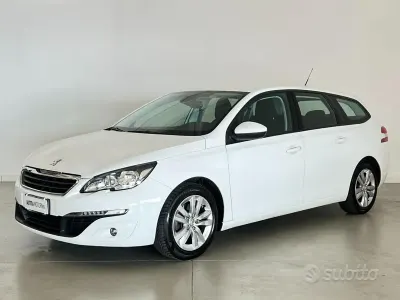 Usado Peugeot 308 Active 99 CV (72 kW) 2016 Blanco Familiar