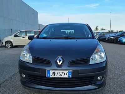 Usata Renault Clio II LE 75 CV (55 kW) 2008 Berlina