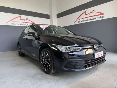 Usata VW Golf VIII Life 110 CV (80 kW) 2023 Nero metallizzato Berlina