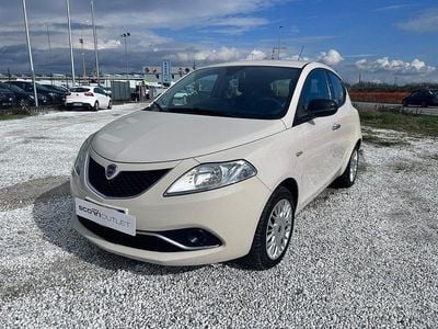 Usata Lancia Ypsilon Gold 69 CV (50 kW) 2016 Bianco Utilitaria