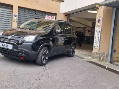 Usata Fiat Panda Cross Cross 69 CV (50 kW) 2023 Nero Utilitaria