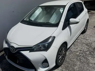 Usata Toyota Yaris Cool 90 CV (66 kW) 2016 Utilitaria