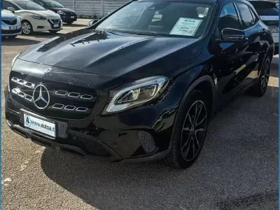 Usata Mercedes GLA200 136 CV (100 kW) 2019 Nero SUV