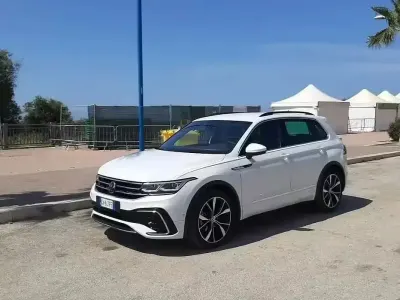 Usata VW Tiguan R-line 150 CV (110 kW) 2023 Bianco SUV