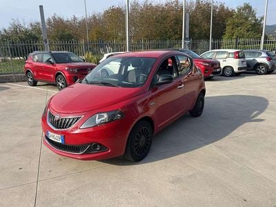 Usata Lancia Ypsilon Silver 70 CV (51 kW) 2022 Rosso Utilitaria