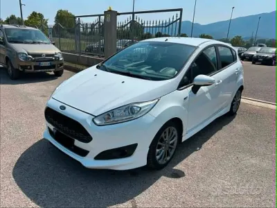 Usata Ford Fiesta ST-Line 75 CV (55 kW) 2016 Bianco Utilitaria