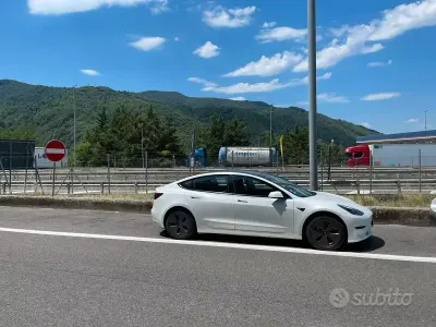 Usata Tesla Model 3 RWD 88 kW (120 CV) 2023 Bianco Berlina
