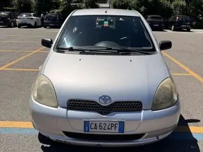 Usata Toyota Yaris Luna 86 CV (63 kW) 2002 Berlina