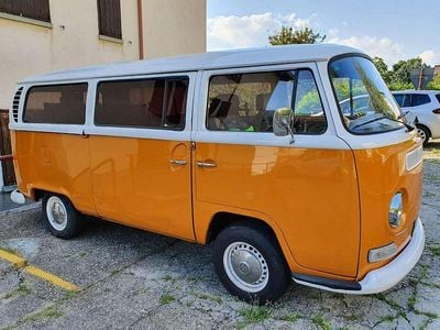 Begagnad VW T2 109 HK (80 kW) 1970 Orange Van