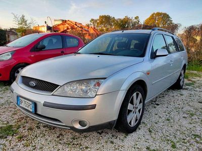 Usata Ford Mondeo Ghia 145 CV (106 kW) 2001 Argento Station wagon