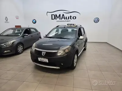 Usata Dacia Sandero Stepway 84 CV (61 kW) 2012 Grigio Berlina