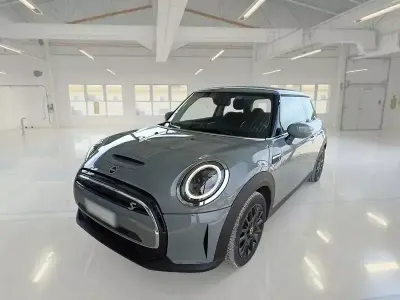 Usata Mini Cooper SE Classic 75 kW (102 CV) 2022 Grigio Utilitaria