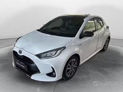 Usata Toyota Yaris Hybrid Lounge 116 CV (85 kW) 2022 Bianco Berlina