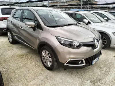 Usado Renault Captur 90 CV (66 kW) 2015 Gris SUV