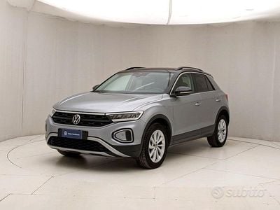 Usata VW T-Roc Life 116 CV (85 kW) 2024 Argento SUV