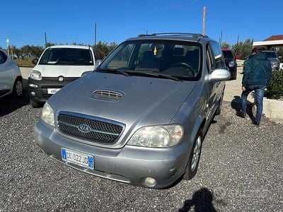 Usata Kia Carnival Family 144 CV (105 kW) 2006 Grigio Monovolume