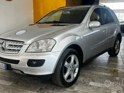 Usata Mercedes ML320 224 CV (164 kW) 2007 Grigio SUV