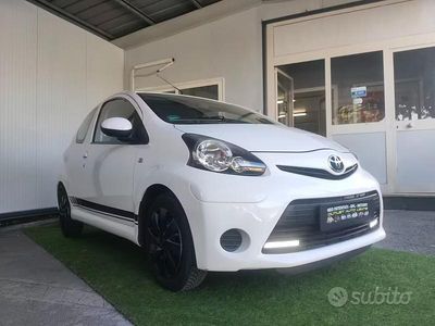 Usata Toyota Aygo Connect Style 68 CV (50 kW) 2012 Bianco Utilitaria