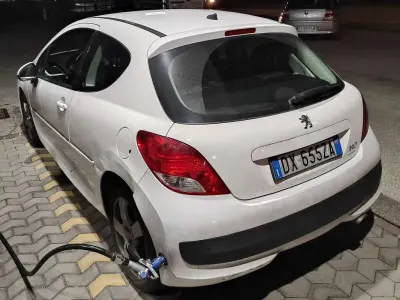Usata Peugeot 207 Outdoor Outdoor 111 CV (81 kW) 2009 Bianco Station wagon