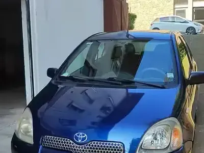 Brugt Toyota Yaris 68 HK (50 kW) 2003 Blå Sedan