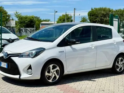 Usata Toyota Yaris Hybrid Active 75 CV (55 kW) 2016 Other Berlina