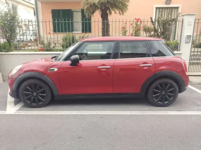 Usata Mini ONE 75 CV (55 kW) 2016 Rosso Utilitaria
