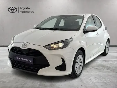 Usata Toyota Yaris Hybrid Active 92 CV (67 kW) 2025 Bianco Berlina
