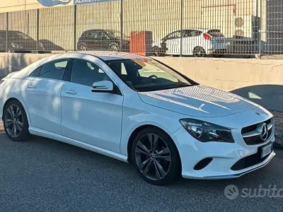 Usata Mercedes CLA200 163 CV (119 kW) 2019 Bianco Coupé