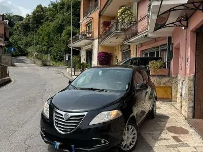 Begagnad Lancia Ypsilon Platinum 69 HK (50 kW) 2015 Svart Halvkombi
