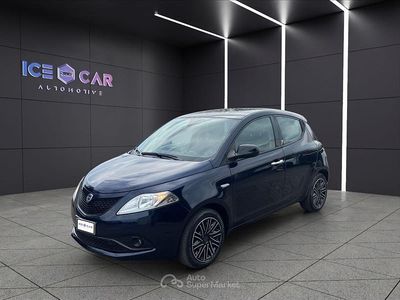 Usata Lancia Ypsilon Silver 69 CV (50 kW) 2021 Blu Utilitaria