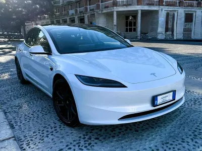 Usata Tesla Model 3 Standard Range 88 kW (120 CV) 2023 Bianco Berlina