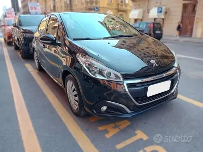 Usata Peugeot 208 82 CV (60 kW) 2016 Nero Utilitaria