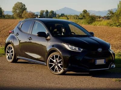 Usata Toyota Yaris Hybrid Lounge 92 CV (67 kW) 2020 Nero Berlina