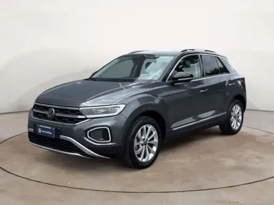 Usata VW T-Roc Style 110 CV (80 kW) 2023 Grigio metallizzato SUV