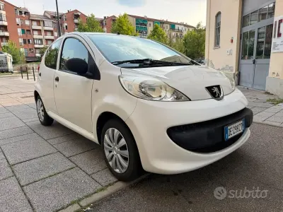 Usata Peugeot 107 68 CV (50 kW) 2007 Bianco Utilitaria