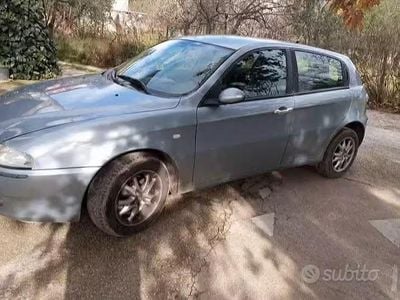 Usata Alfa Romeo 147 116 CV (85 kW) 2002 Grigio Utilitaria