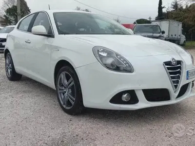 Gebraucht Alfa Romeo Giulietta Exclusive 105 PS (77 kW) 2014 Weiß Kleinwagen