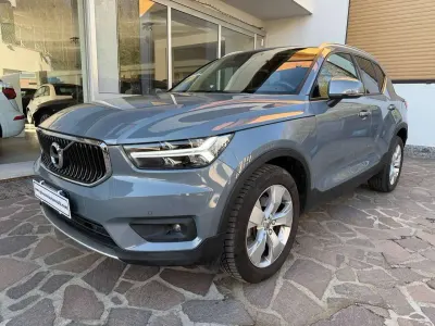 Usata Volvo XC40 Momentum 197 CV (144 kW) 2021 Thunder grey SUV