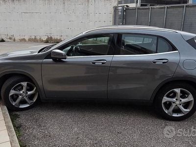 Usata Mercedes GLA220 130 CV (95 kW) 2017 Grigio SUV