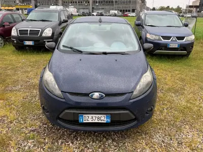 Usata Ford Fiesta 92 CV (67 kW) 2009 Blu Berlina