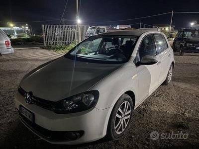 Usata VW Golf VI 122 CV (89 kW) 2010 Bianco Utilitaria