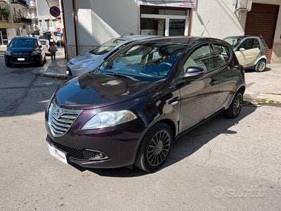 Usata Lancia Ypsilon S 85 CV (62 kW) 2014 Viola Utilitaria
