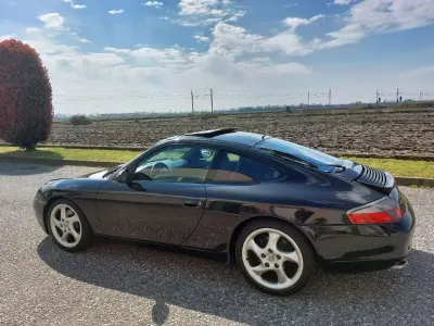 Begagnad Porsche 911 Carrera 300 HK (220 kW) 1998 Svart Sportkupé