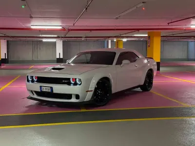 Usata Dodge Challenger 377 CV (277 kW) 2021 Bianco Coupé