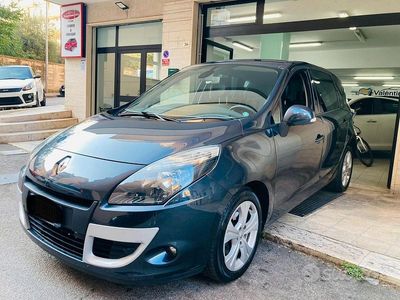 Usata Renault Scénic III 110 CV (80 kW) 2012 Grigio Monovolume