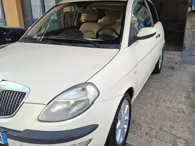 Usata Lancia Ypsilon 70 CV (51 kW) 2004 Giallo Utilitaria