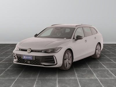 Usata VW Passat R-line 150 CV (110 kW) 2023 Grigio Station wagon