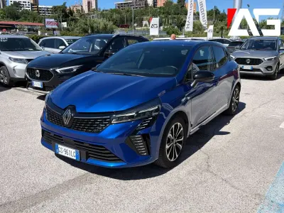 Usata Renault Clio V Techno 145 CV (106 kW) 2023 Blu/azzurro Berlina